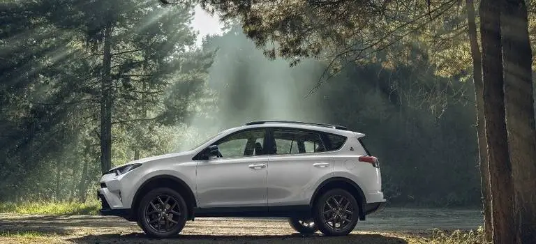 Toyota отмечает годовщину первого в мире кроссовера юбилейной серией
